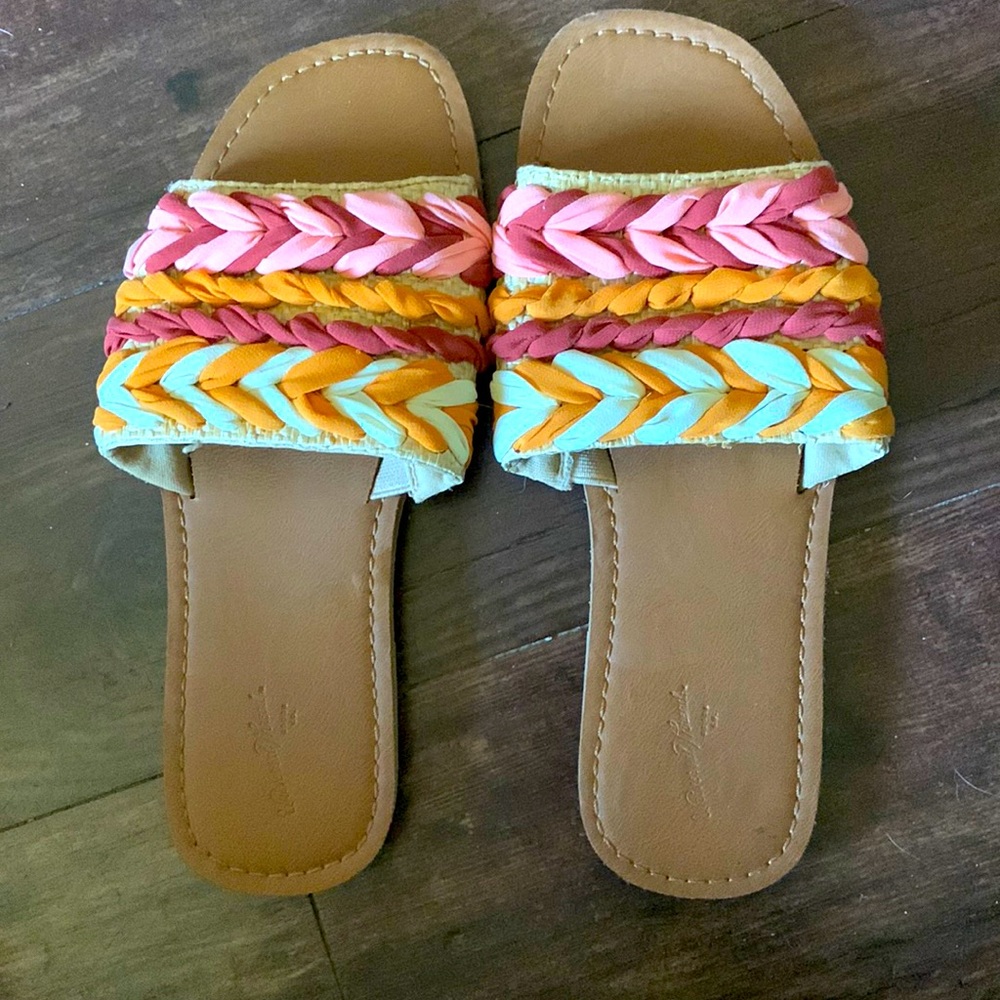Multicolored flat sandals